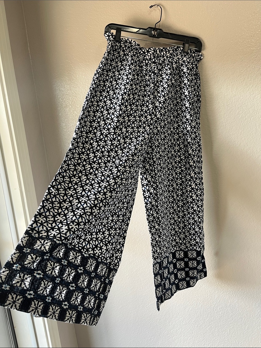 Kourt Navy & White Wide-Leg Patterned Pants Sz M Bohemian Linen Vacation TC0583